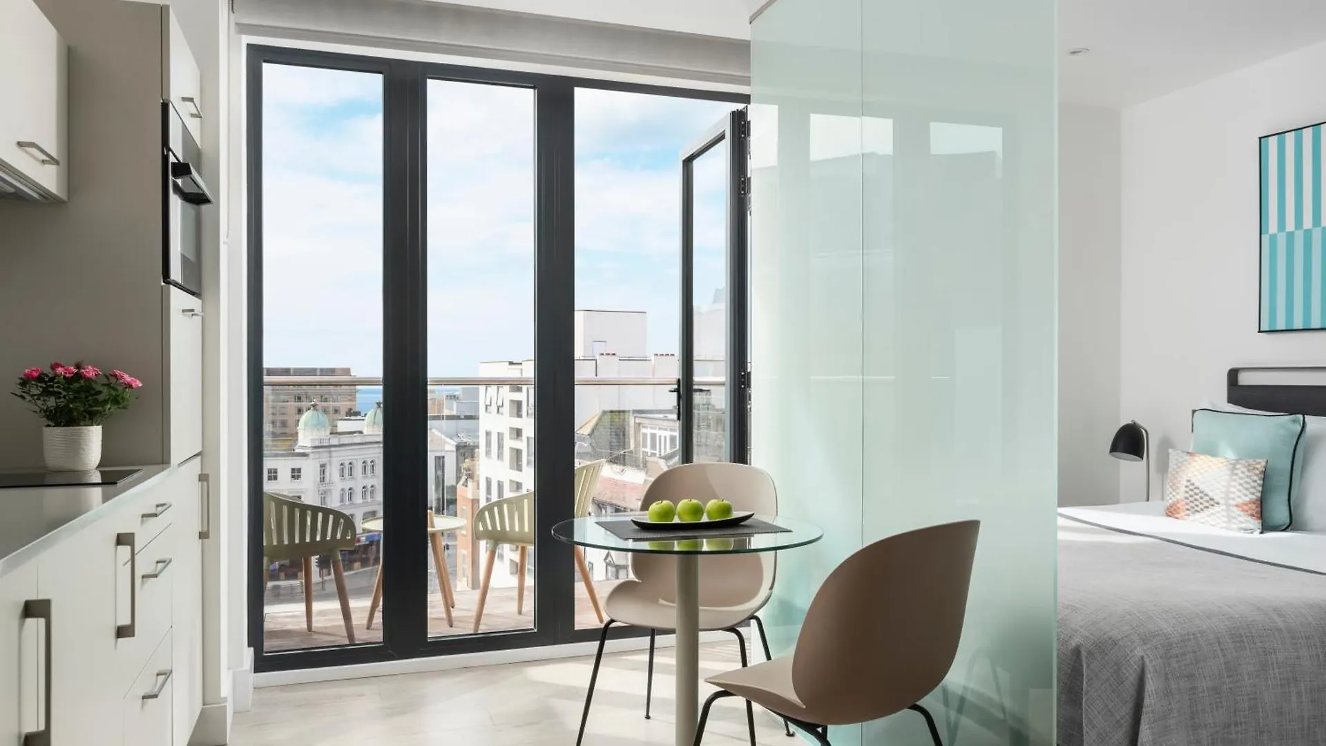 Q Square By Supercity Aparthotels Hove 4*,  Regno Unito